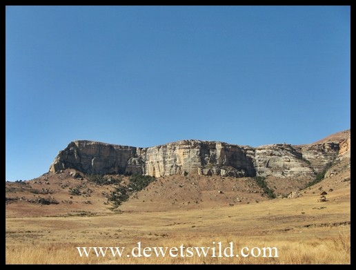 Beautiful mountain vistas at the eastern entrance to Golden Gate Highlands National Park